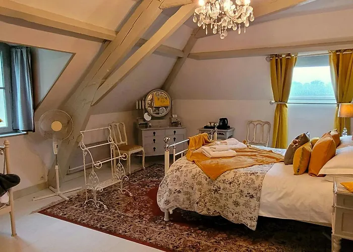 Сasa de vacaciones 19th Century Manor House In Charente Maritime Epargnes