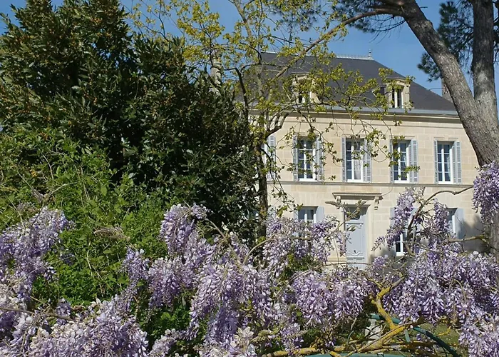 Сasa de vacaciones 19th Century Manor House In Charente Maritime Epargnes
