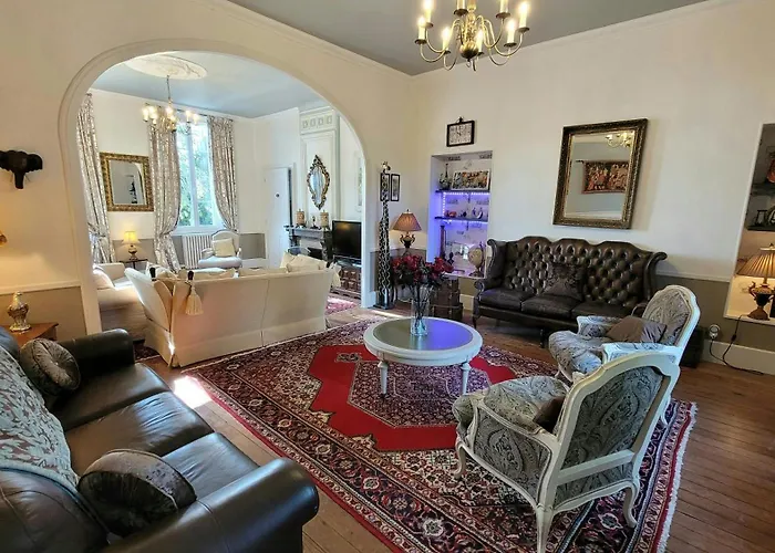 19th Century Manor House In Charente Maritime * Epargnes